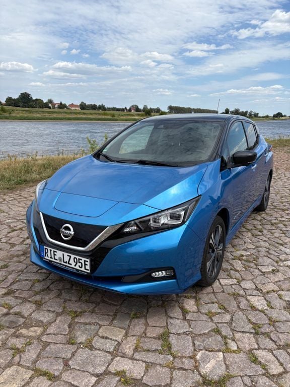 Blau Gebraucht 2020 Nissan Leaf Tekna Kleinwagen | 21.000 € (Fairer Preis) - Bild 1/4