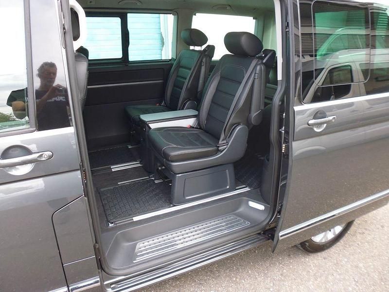 Gebraucht VW Multivan Highline 204 PS (150 kW) 2021 Grau Van