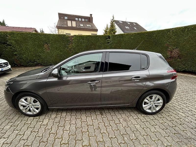 Grau Gebraucht 2019 Peugeot 308 Active Limousine | 10.999 € (Fairer Preis) - Bild 1/4