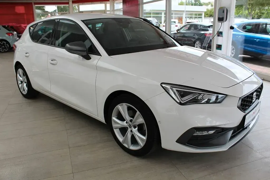 Gebraucht Seat Leon FR 131 PS (96 kW) 2022 Weiß Limousine