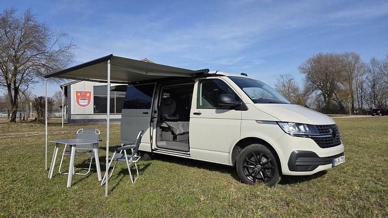Gebraucht VW California Beach 150 PS (110 kW) 2021 Grau Van