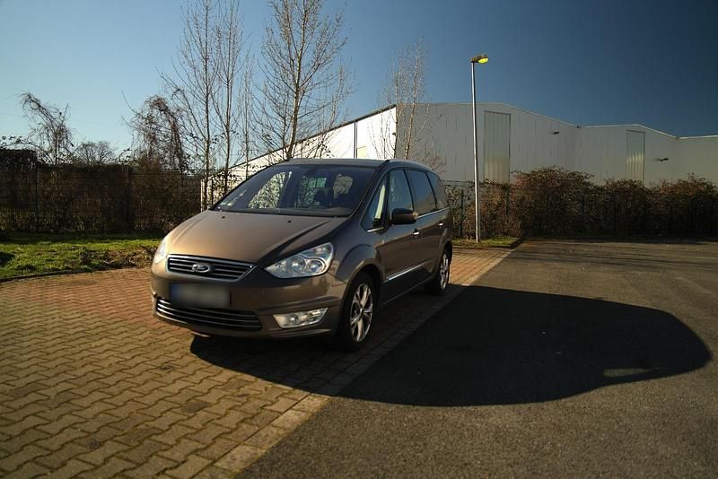 Gebraucht Ford Galaxy Titanium 222 PS (163 kW) 2011 Braun Van / Kleinbus
