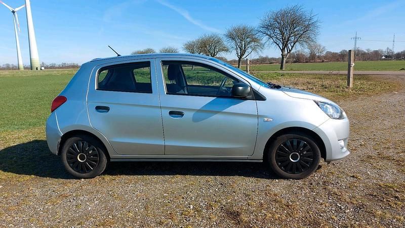 Gebraucht Mitsubishi Space Star 71 PS (52 kW) 2014 Silber Van / Kleinbus