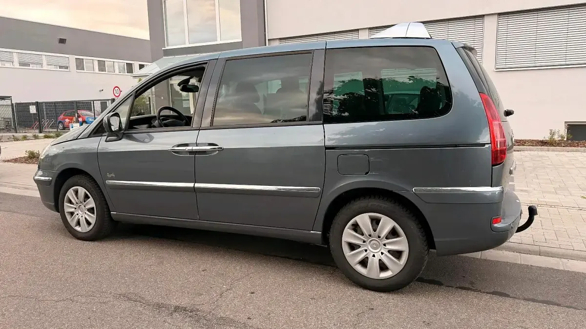 Gebraucht Peugeot 807 163 PS (119 kW) 2011 Grau Van / Kleinbus