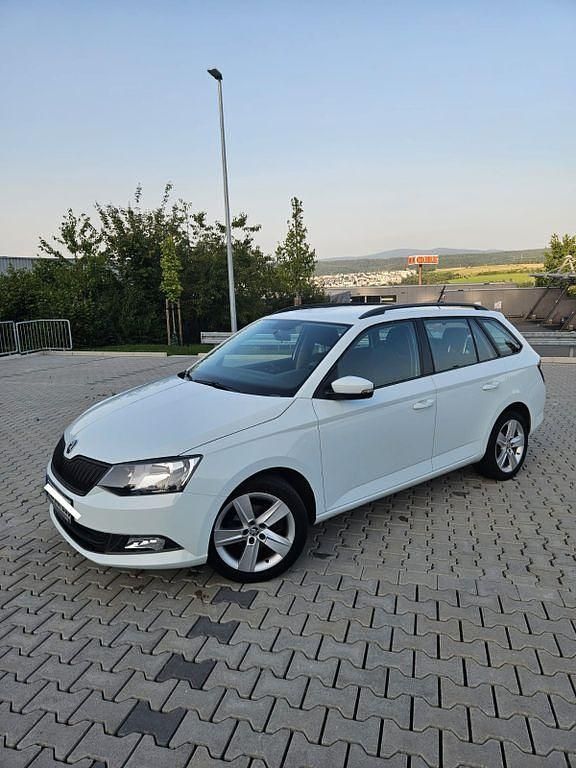 Weiß Gebraucht 2018 Skoda Fabia Active Limousine | 9.950 € (Fairer Preis) - Bild 1/4