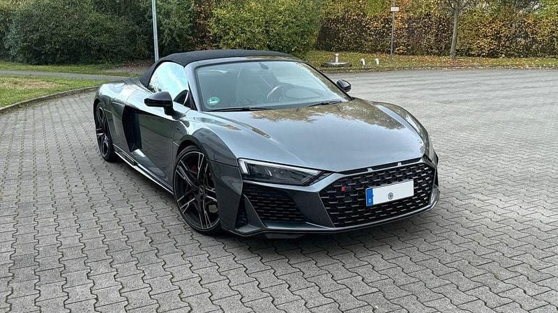 Grau Gebraucht 2021 Audi R8 Spyder Ambiente Cabrio | 115.999 € (Superpreis) - Bild 1/4