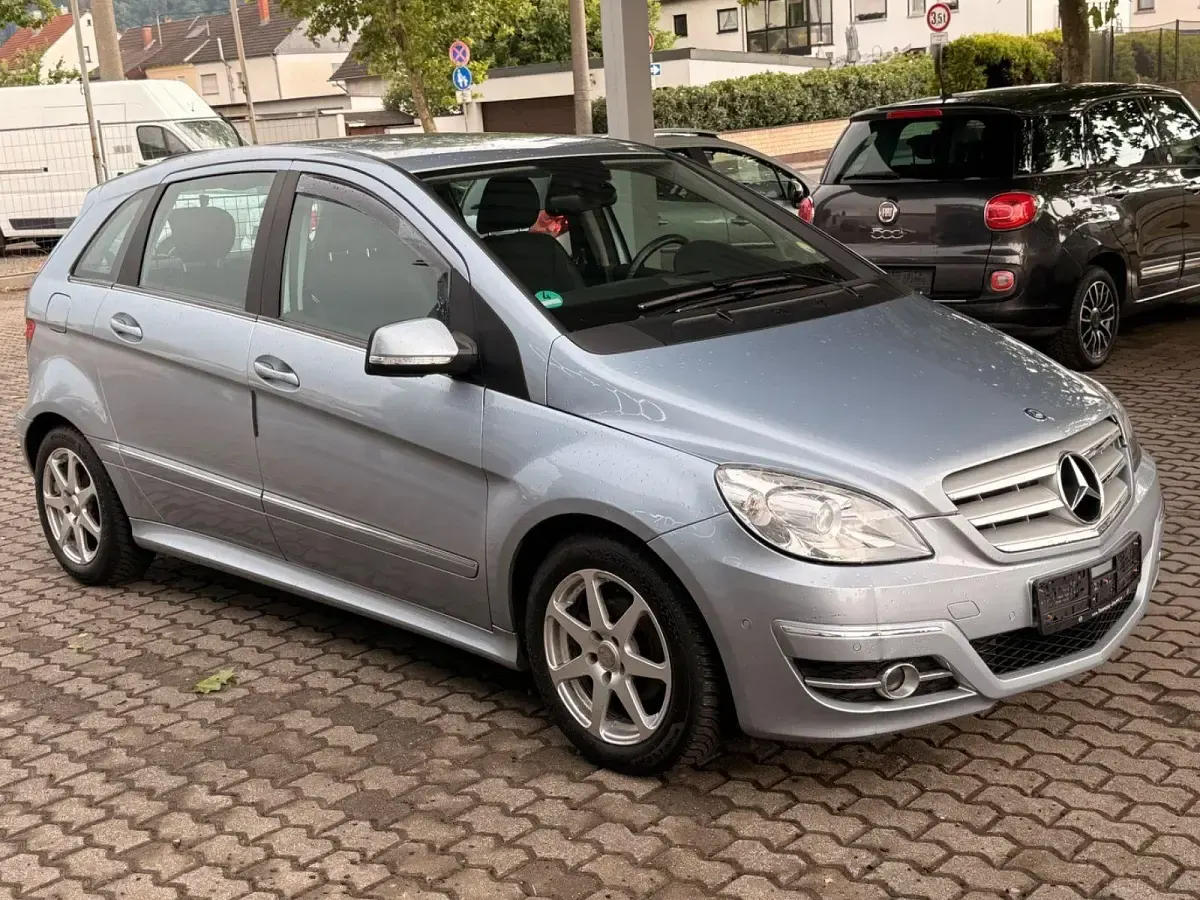 Gebraucht Mercedes B180 116 PS (85 kW) 2010 Blau Van / Kleinbus