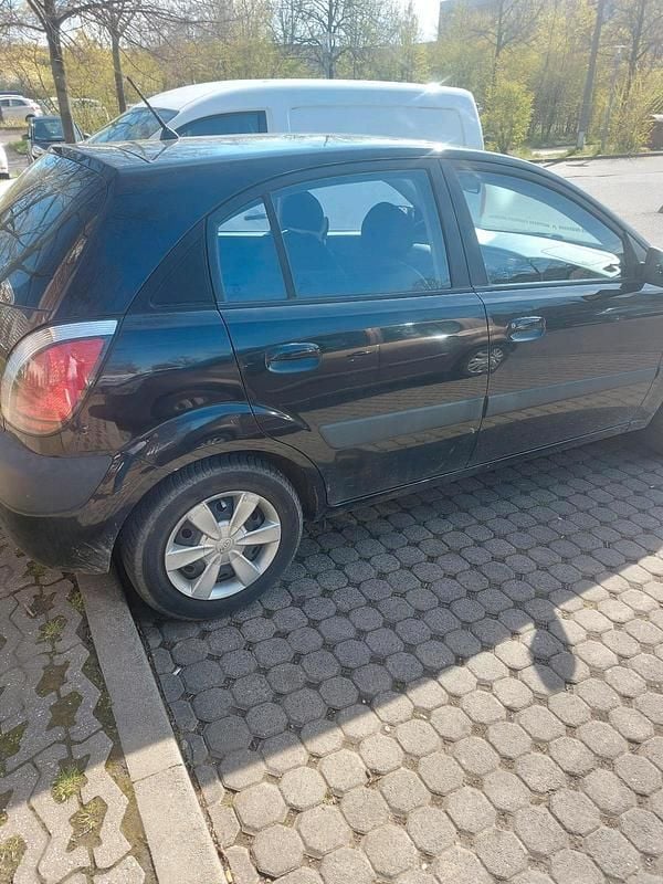 Second-hand Kia Rio 110 CP (80 kW) 2006 Negru Hatchback