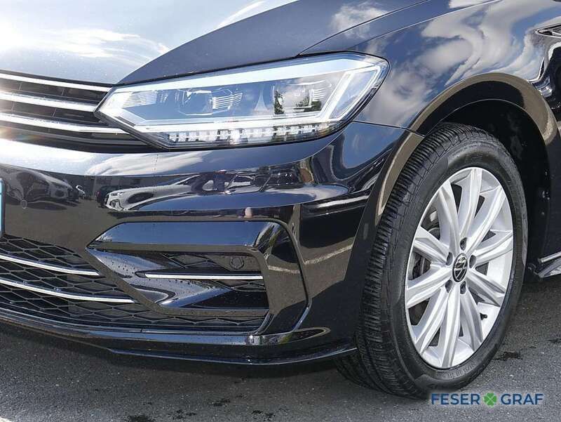 Gebraucht VW Touran Highline 150 PS (110 kW) 2024 Deep black perleffekt Van / Kleinbus