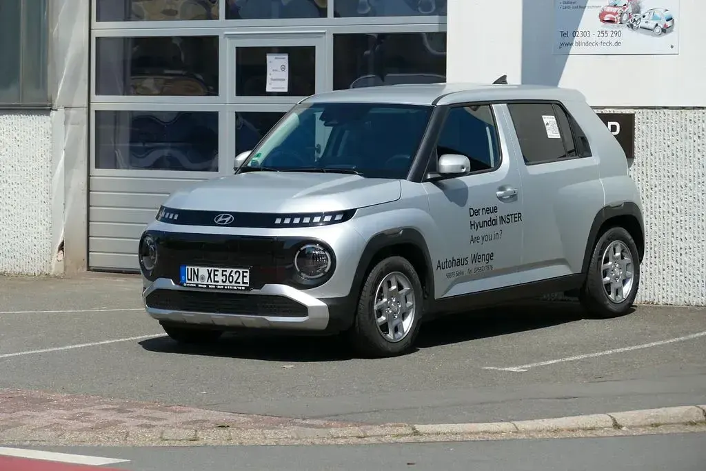 Gebraucht Hyundai Inster Trend 71 kW (97 PS) 2025 Silber Kleinwagen