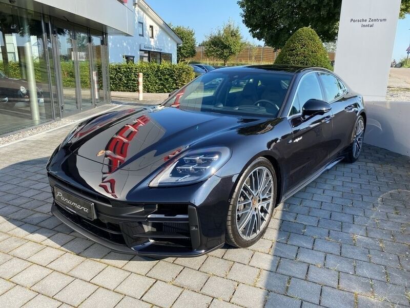 Gebraucht Porsche Panamera 470 PS (345 kW) 2024 Tiefschwarzmetallic Kleinwagen