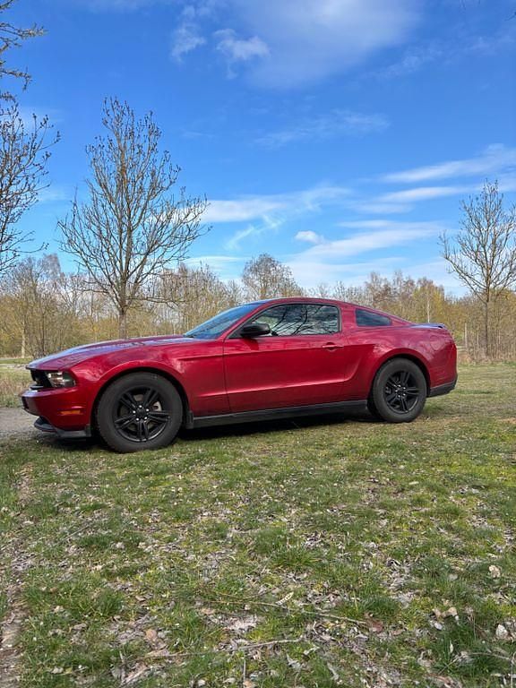 Gebraucht Ford Mustang 309 PS (227 kW) 2010 Rot Coupé