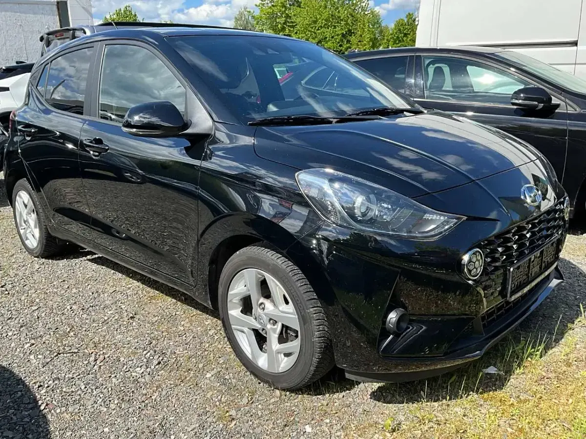 Gebraucht Hyundai i10 GO! 67 PS (49 kW) 2023 Phantom black / met Kleinwagen