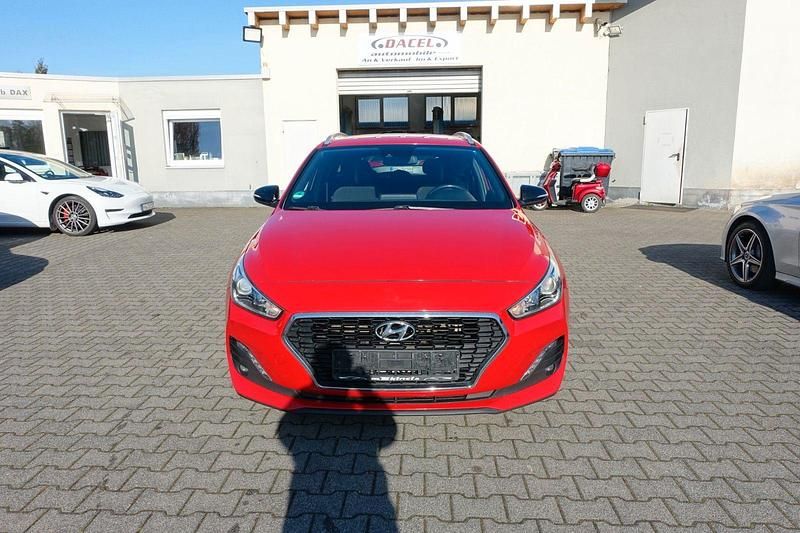 Gebraucht Hyundai i30 Passion 116 PS (85 kW) 2018 Rot Kombi