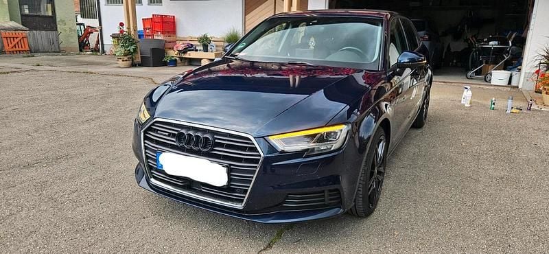Blau Gebraucht 2016 Audi A3 Comfort Coupé | 14.999 € (Fairer Preis) - Bild 1/4