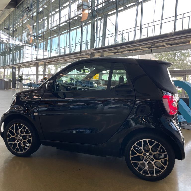 Schwarz Gebraucht 2022 Smart ForTwo Electric Drive Exclusive Cabrio | 15.900 € (Fairer Preis) - Bild 1/4