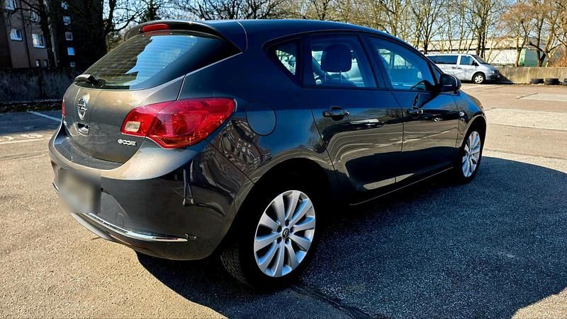 Gebraucht Opel Astra Active 100 PS (73 kW) 2013 Grau Limousine