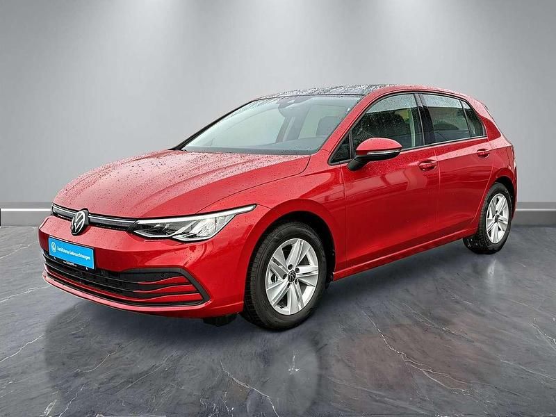 Gebraucht VW Golf VIII Life 110 PS (80 kW) 2021 Rot Limousine
