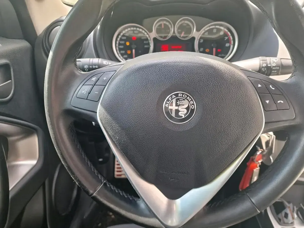 Gebraucht Alfa Romeo MiTo 77 PS (56 kW) 2017 Schwarz Kleinwagen