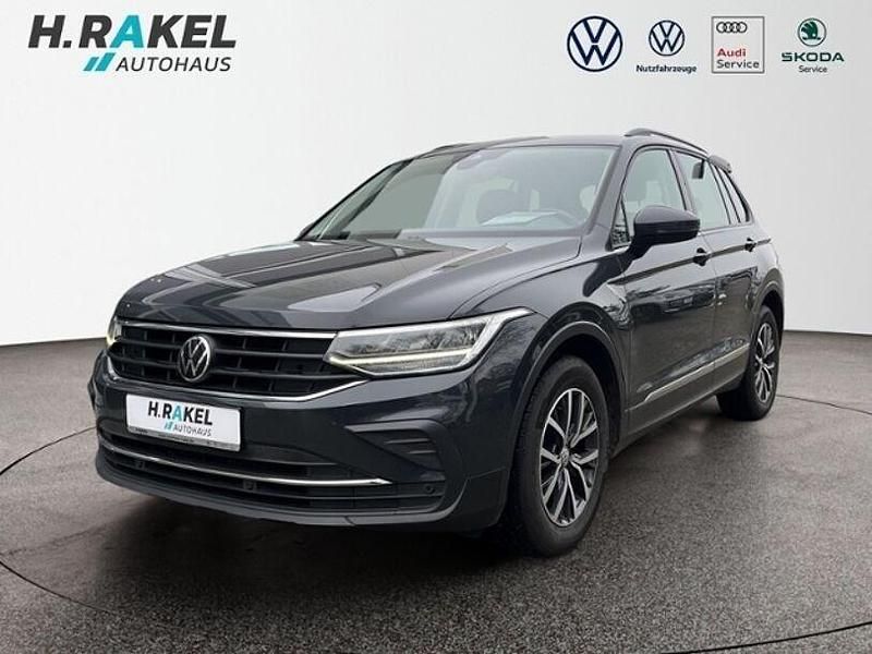 Gebraucht VW Tiguan Life 122 PS (89 kW) 2023 Grau SUV