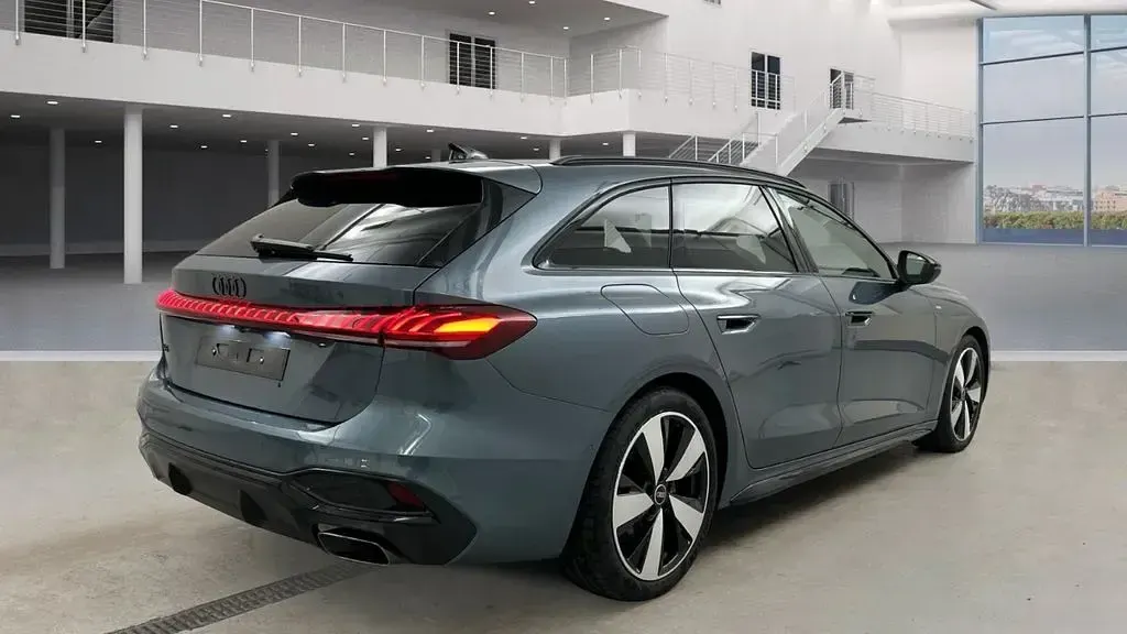 Second-hand Audi A5 S-line plus 204 CP (150 kW) 2025 Albastru Break