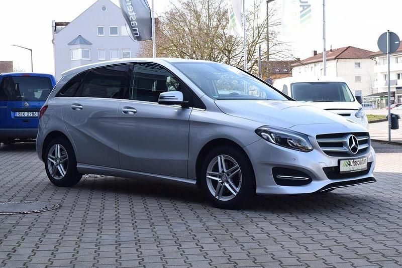 Gebraucht Mercedes B200 136 PS (100 kW) 2015 Silber Van / Kleinbus