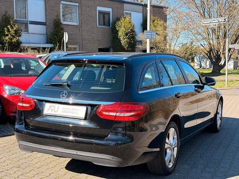 Gebraucht Mercedes C180 156 PS (114 kW) 2015 Schwarz Kombi