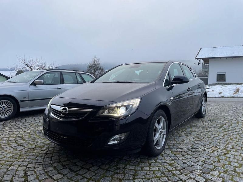 Schwarz Gebraucht 2010 Opel Astra Cosmo Limousine | 3.700 € (Fairer Preis) - Bild 1/4