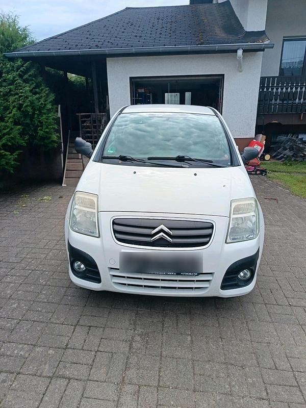 Weiß Gebraucht 2009 Citroën C2 Kleinwagen | 999 € - Bild 1/4