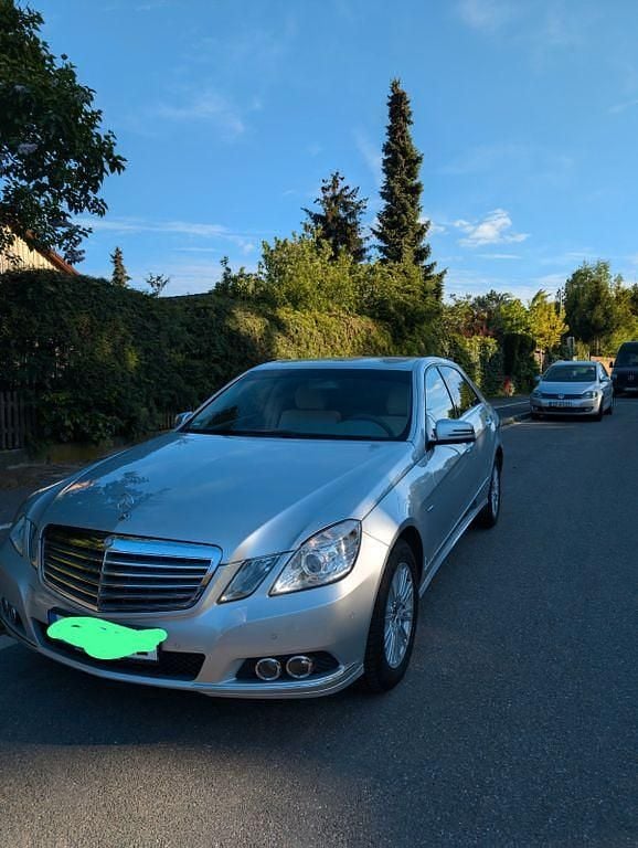 Gebraucht Mercedes E200 Elegance 184 PS (135 kW) 2010 Silber Limousine