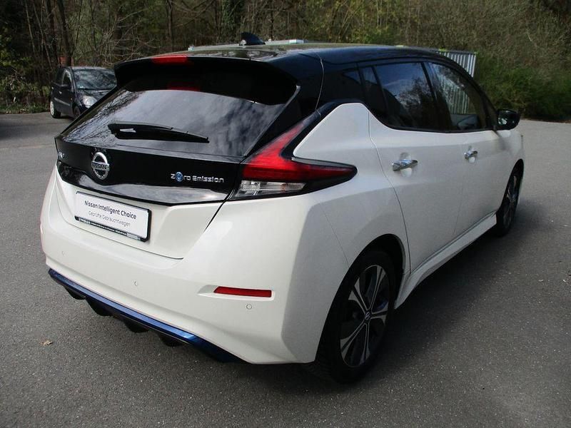 Gebraucht Nissan Leaf Tekna 110 kW (150 PS) 2021 Weiß Kleinwagen