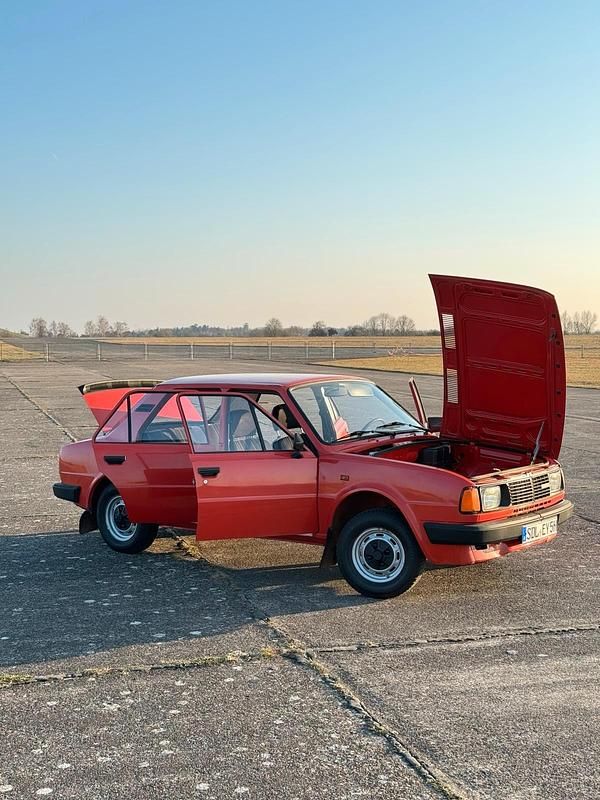 Gebraucht Skoda 105 45 PS (33 kW) 1988 Rot Limousine