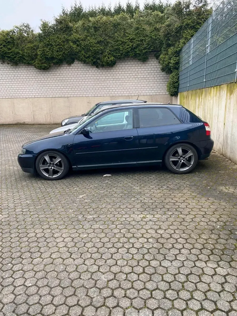 Second-hand Audi A3 102 CP (75 kW) 1998 Albastru Hatchback