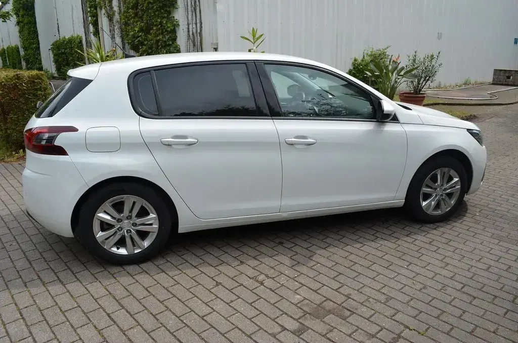 Gebraucht Peugeot 308 131 PS (96 kW) 2021 Weiß Limousine