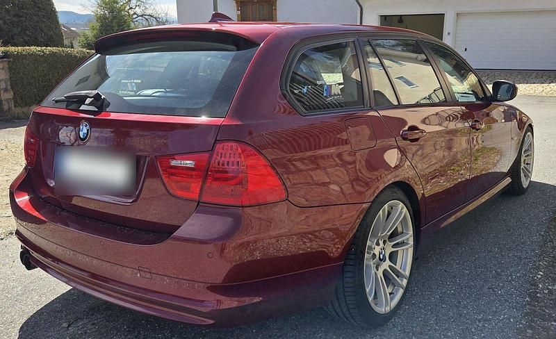 Second-hand BMW 320 Performance 184 CP (135 kW) 2010 Roșu Berlinǎ
