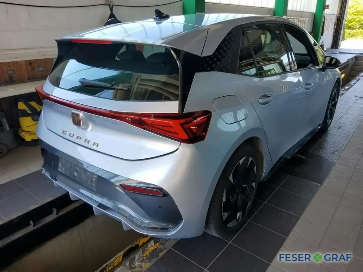 Gebraucht Cupra Born 169 kW (231 PS) 2023 Geysirsilber Kleinwagen