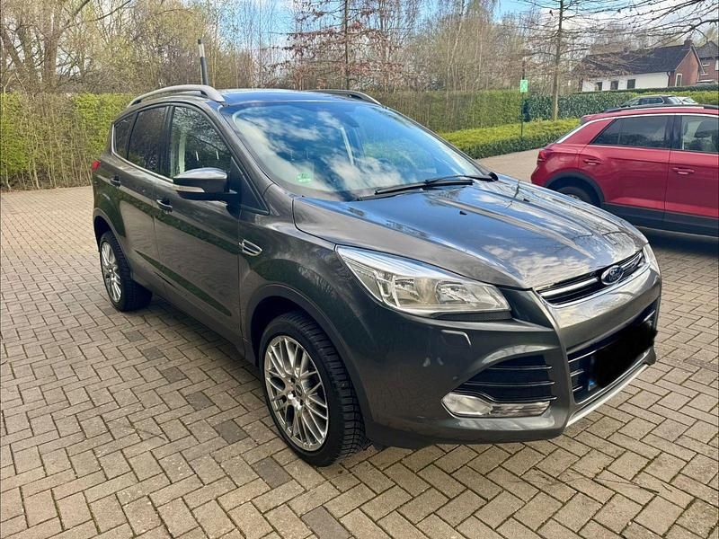 Gebraucht Ford Kuga Titanium 150 PS (110 kW) 2015 Grau SUV