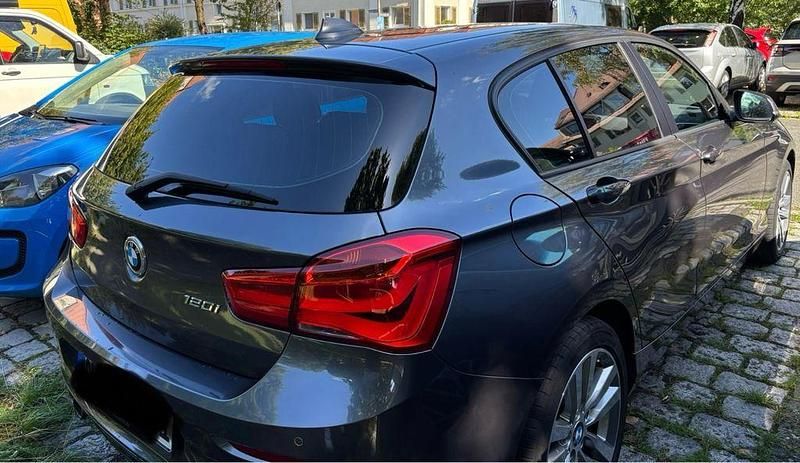 Grau Gebraucht 2018 BMW 120 Advantage Kleinwagen | 19.500 € (Fairer Preis) - Bild 1/4