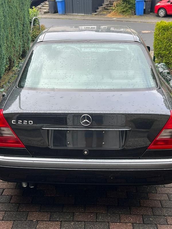 Gebraucht Mercedes C220 150 PS (110 kW) 1995 Schwarz Limousine