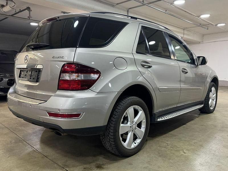 Gebraucht Mercedes ML320 224 PS (164 kW) 2009 Silber SUV