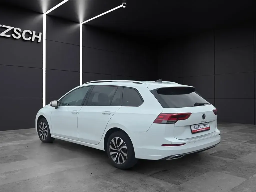 Gebraucht VW Golf VIII Active 150 PS (110 kW) 2022 Weiß Kombi