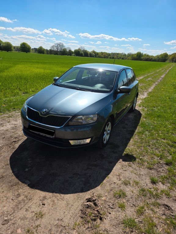 Grau Gebraucht 2014 Skoda Rapid Elegance Limousine | 4.800 € - Bild 1/4