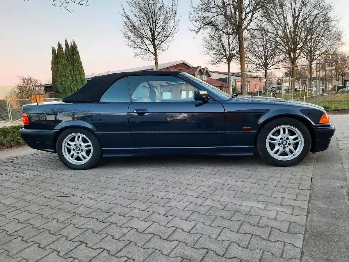 Gebraucht BMW 320 Cabriolet 150 PS (110 kW) 1997 Blau Cabrio