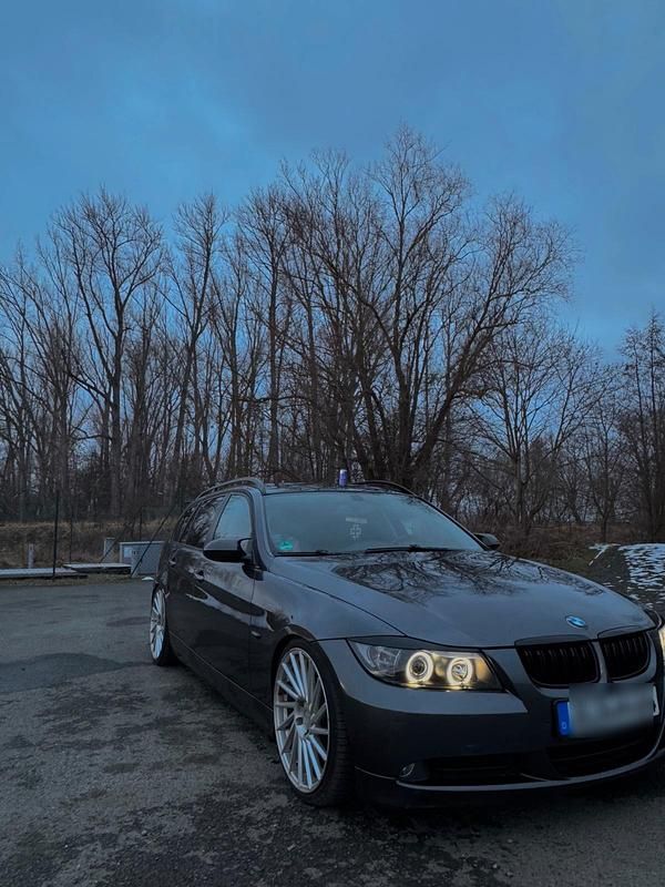 Gebraucht BMW 320 163 PS (119 kW) 2007 Grau Kombi