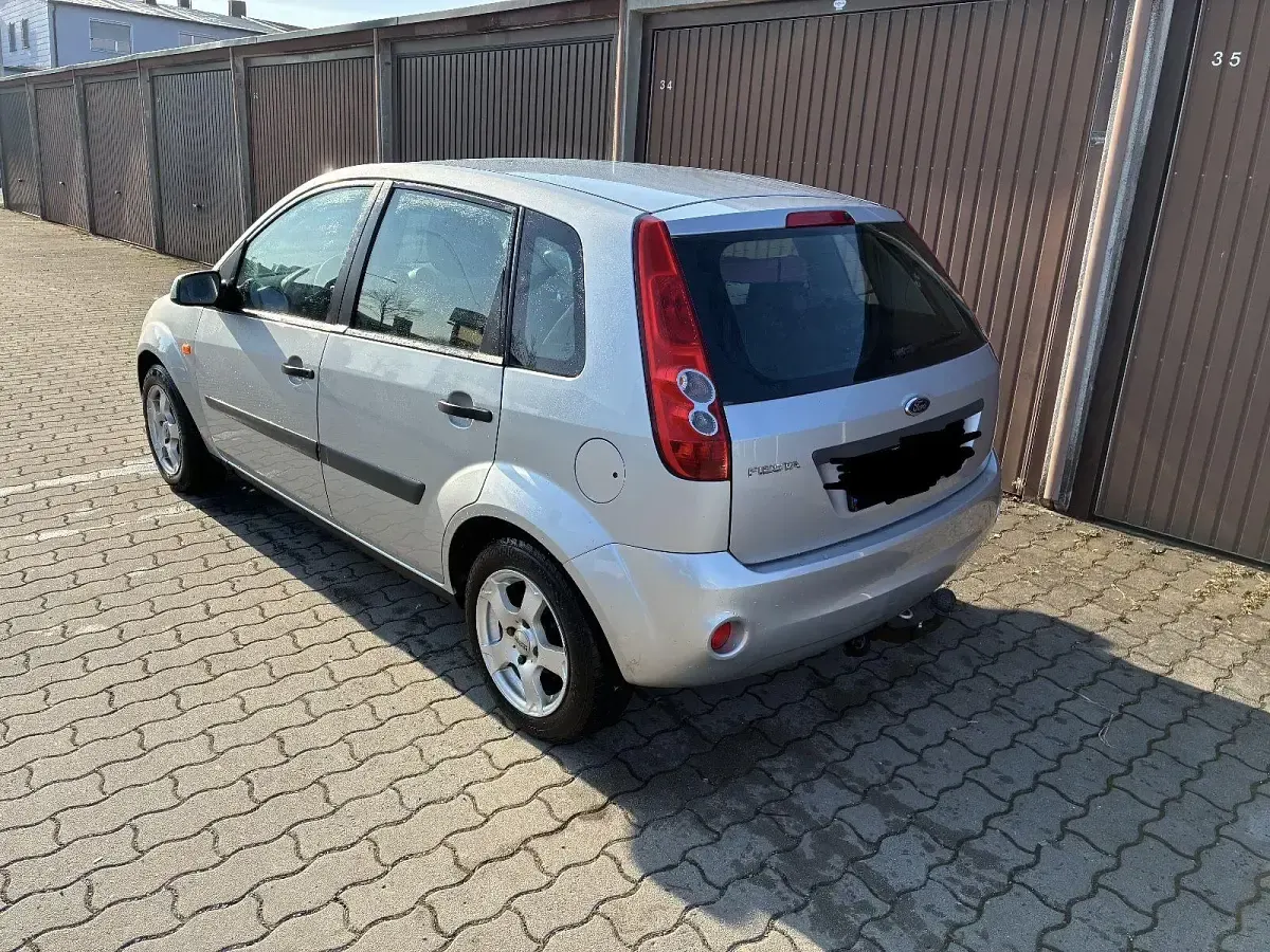Gebraucht Ford Fiesta 80 PS (58 kW) 2007 Grau Kleinwagen