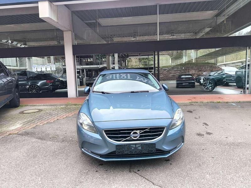 Gebraucht Volvo V40 Momentum 150 PS (110 kW) 2014 Biarritz blue / metallic Kombi