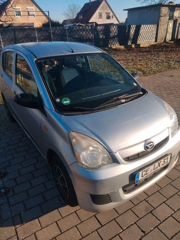 Grau Gebraucht 2009 Daihatsu Cuore Kleinwagen | 850 € (Superpreis) - Bild 1/4