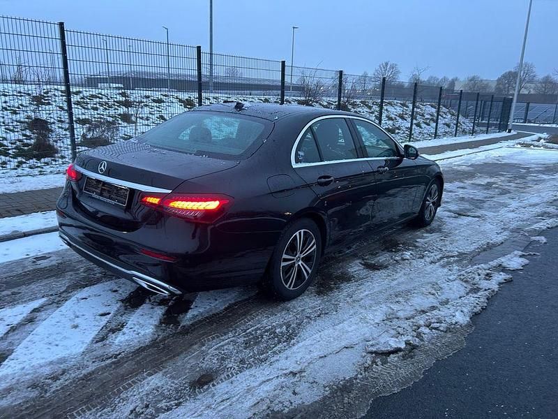Gebraucht Mercedes E220 200 PS (147 kW) 2023 Schwarz Limousine