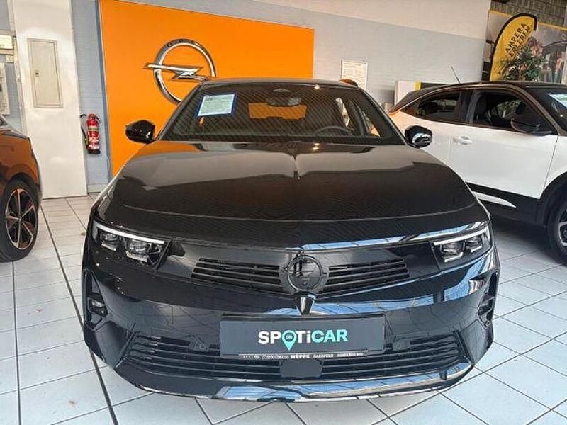 Karbonschwarz metallic (metallic) Gebraucht 2024 Opel Astra Kombi | 26.950 € (Teuer) - Bild 1/4