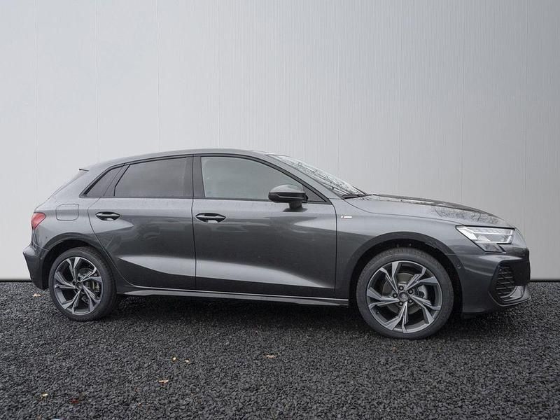 Neu Audi A3 S-Line 150 PS (110 kW) 2026 Grau Limousine